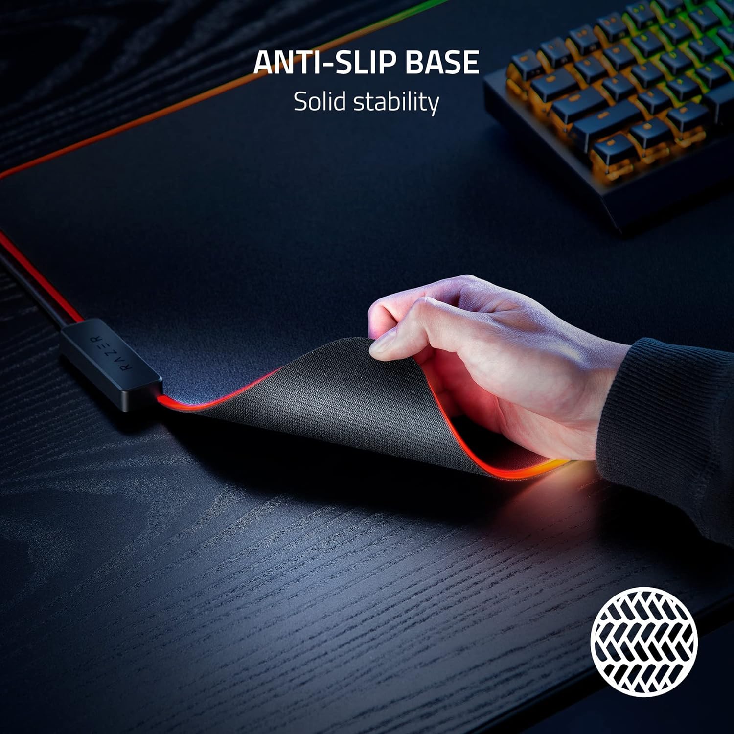 Razer_Mouse_Pad_Strider_Chroma_RGB_XXL__900x370x4mm___black_RZ02-04490100-R3M1_5.jpg
